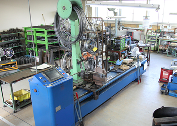 コイルばね製造設備