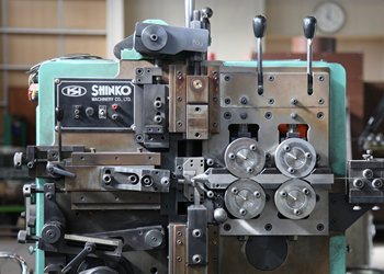 コイルばね製造設備